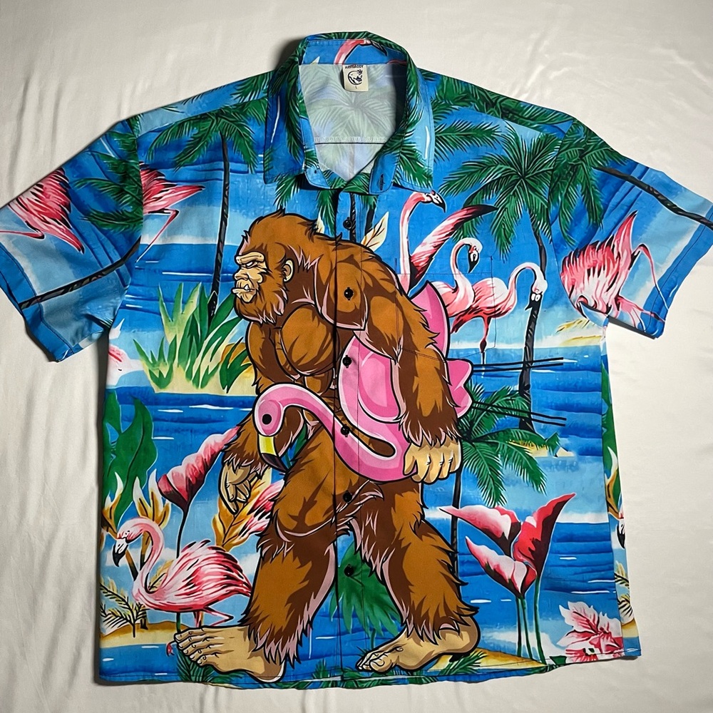 Hardaddy Men's Large Blue Bigfoot & flamingo Print Button Up Shirt